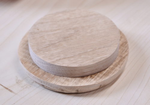 Sanded circles which will be glued together to make a lid