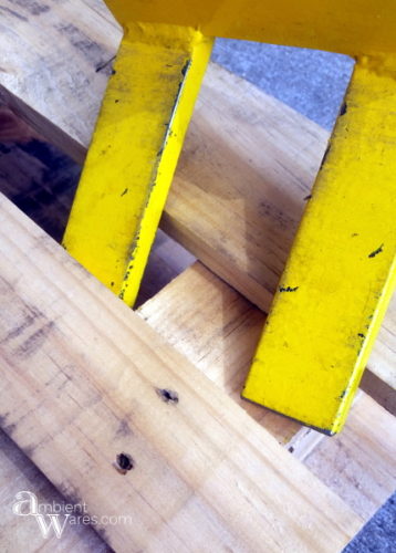 How-To-Break-Apart-Pallets-The-Easy-Way-ambientwares.com